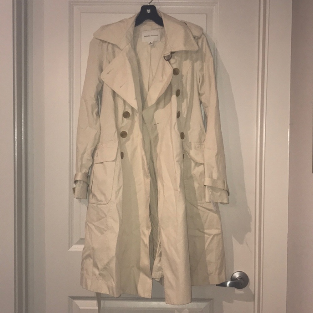 Banana Republic light weight trench. Small